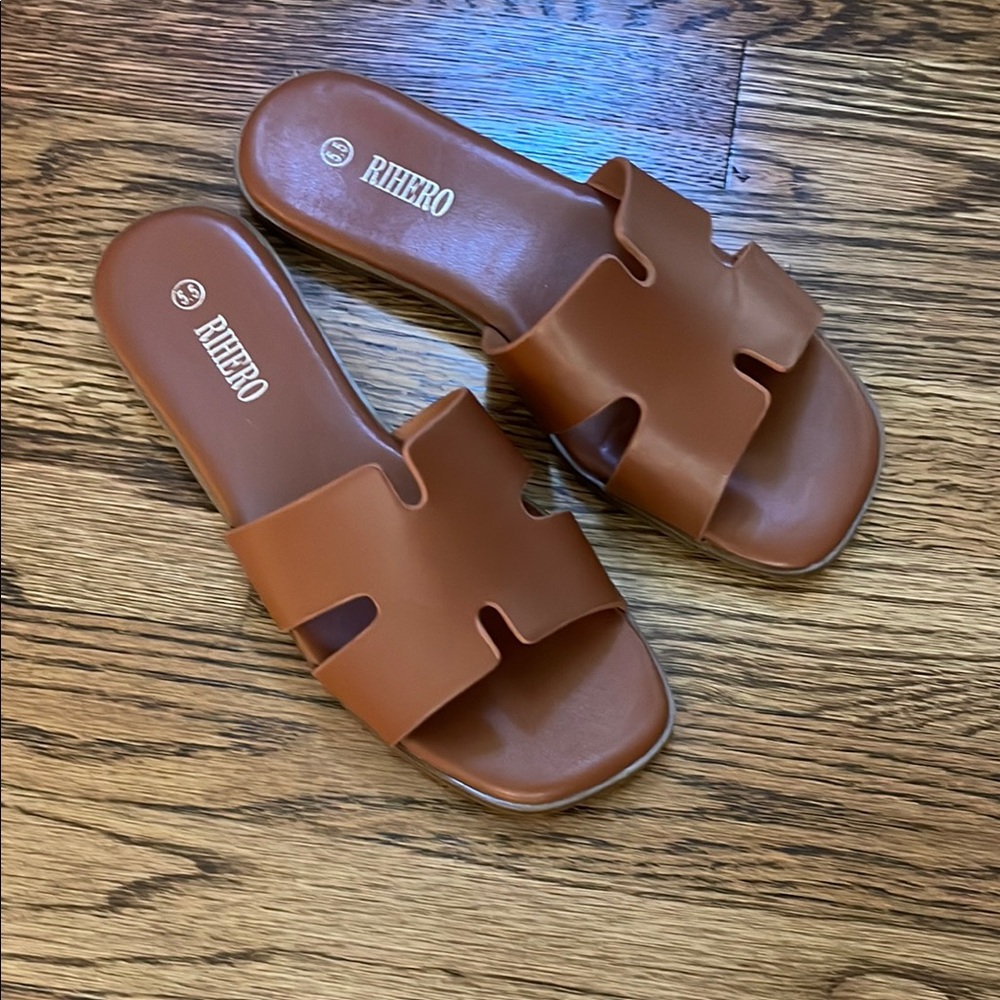 Women’s H Brown Slide Sandals size 5.5 excellent condition never worn outside